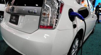 Plug-in hybrid sales soar; all-electric cars stay in low gear
